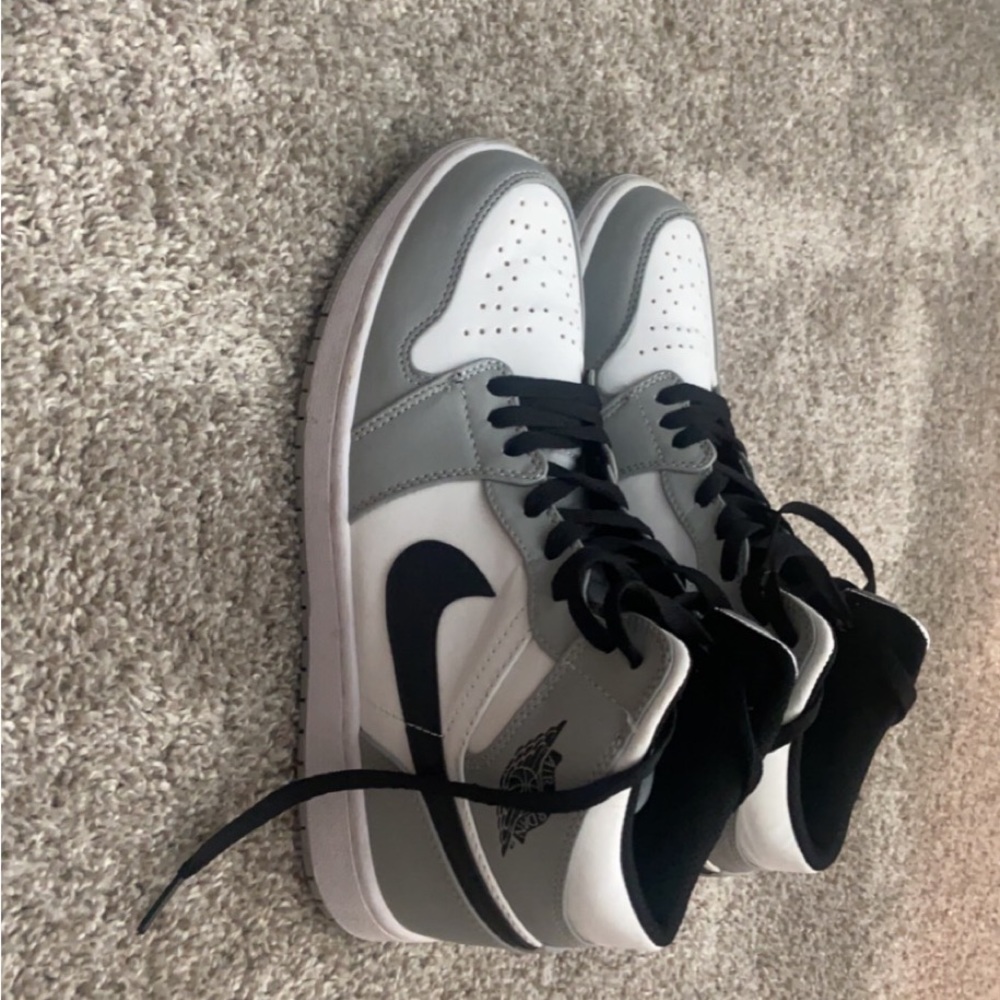 Air Jordan 1 Mid “Smoke Grey”